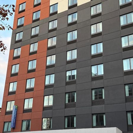 Holiday Inn Express & Suites New York Bagian luar foto