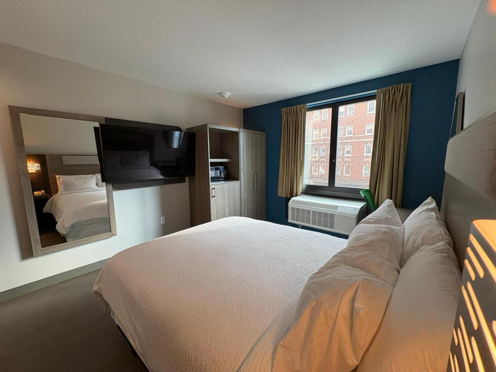 Holiday Inn Express & Suites New York Bagian luar foto
